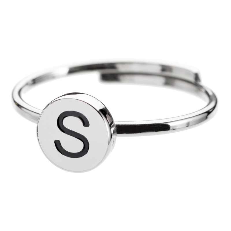 Anello con lettera smaltata