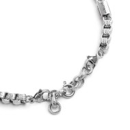 POLISHED S.STEEL BR TEXTURED BOX ROUNDED CHAIN S.Steel bracelet with textured box rounded chain 5,50 mm width. At the end, welde