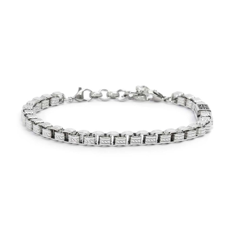 POLISHED S.STEEL BR TEXTURED BOX ROUNDED CHAIN S.Steel bracelet with textured box rounded chain 5,50 mm width. At the end, welde