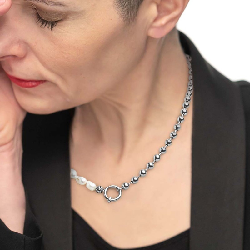 Collana perle fiume masticate con catena a sfere