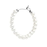 Orecchino a cerchio con perline di madreperla