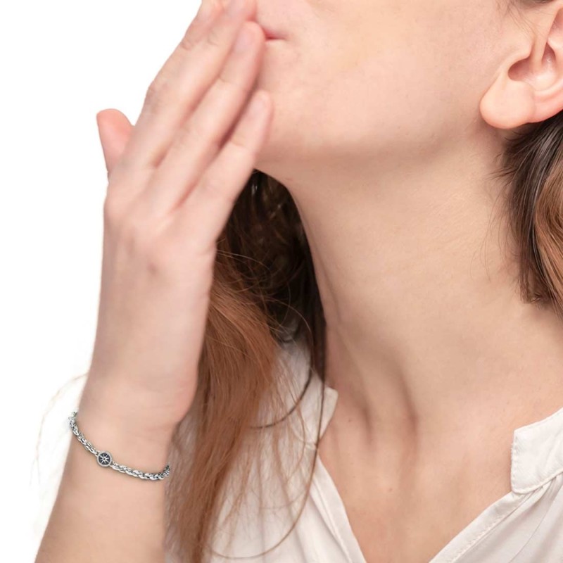 S.STEEL BRACELET WITH MARINE CHAIN AND WIND ROSE S.steel bracelet with marine chain 4,50 mm width, 2,20 mm thickness. On the cen