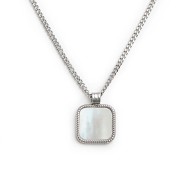 Collana catena grumetta con piastrina quadrata pendente