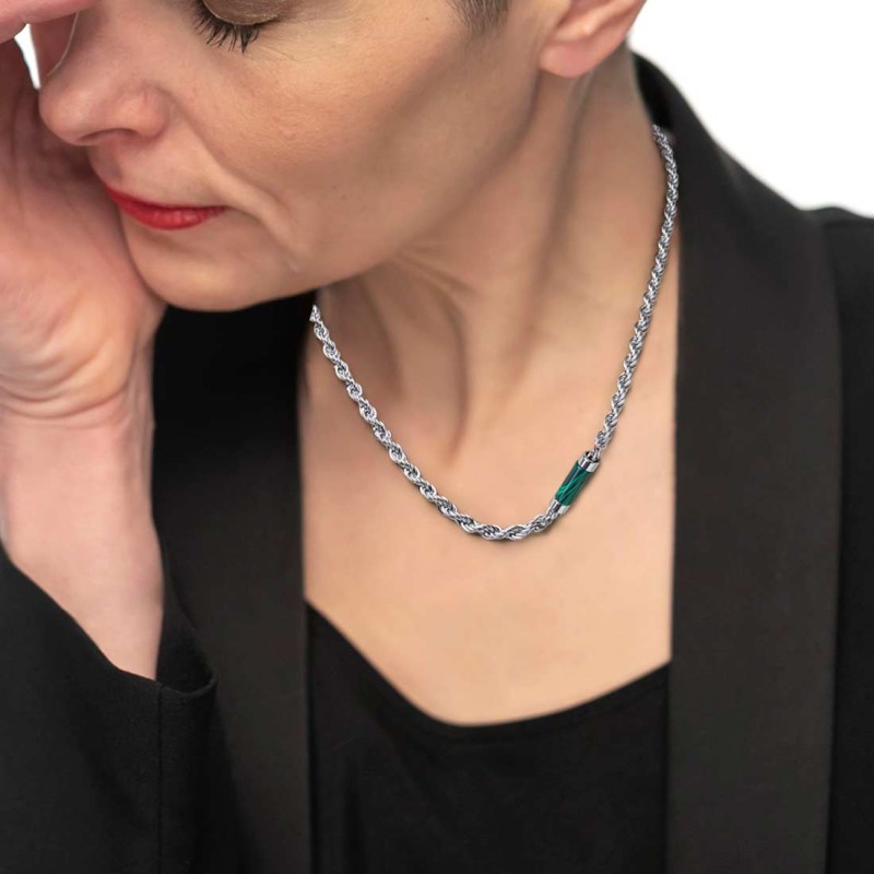 Collana rosa dei venti e collana con elemento in pietra