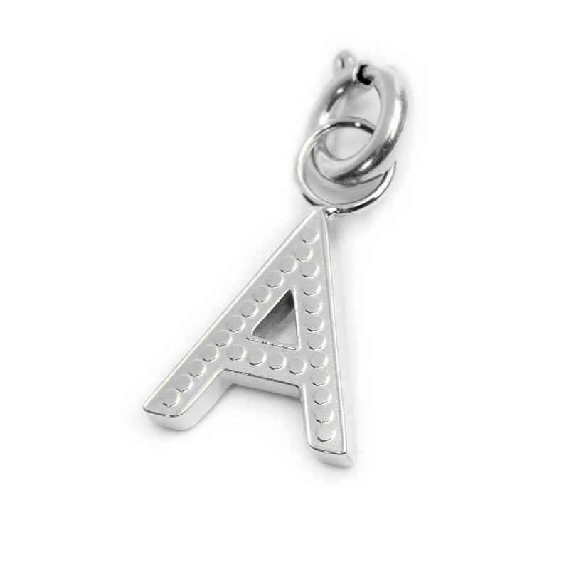 Collana con perle e lettera con cristalli