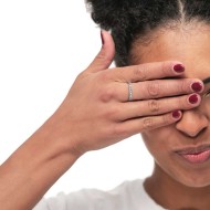 Anello squadrato con zirconi