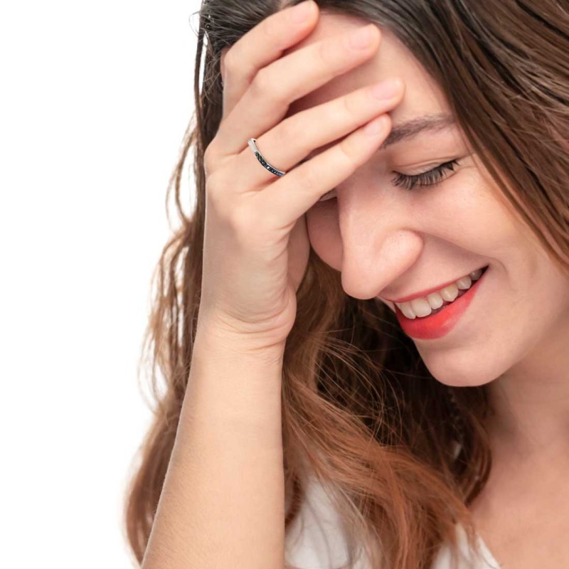 Anello squadrato con zirconi