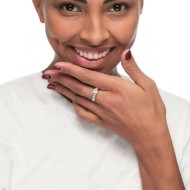 Anello catena grumetta con tennis centrale