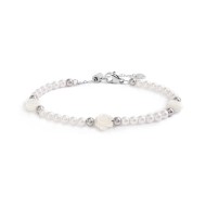 S.S. BR PEARL CHAIN WITH MOP ROSES SHAPE S.steel bracelet with white round pearls 4/4,30 mm diameter, alternated  with mother of