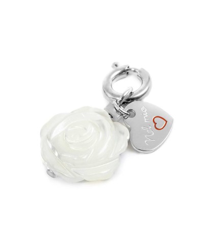 Charm con rosa in madreperla