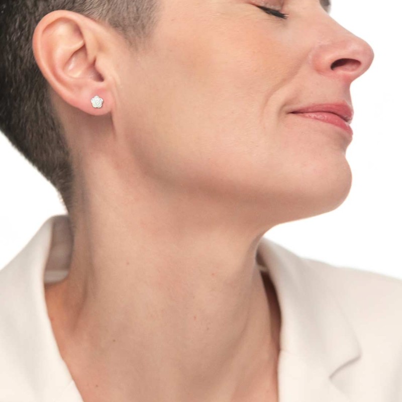 S.S. EARRINGS PAIR 8MM MOTHER OF PEARL ROSE S.steel earrings pair with mother of pearl rose shape bead size 8,30*8,30*3,50 mm. A