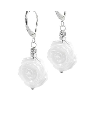 Orecchini pendenti con rosa in madreperla