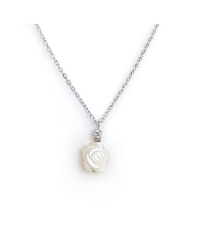 Collana con rosa in madreperla