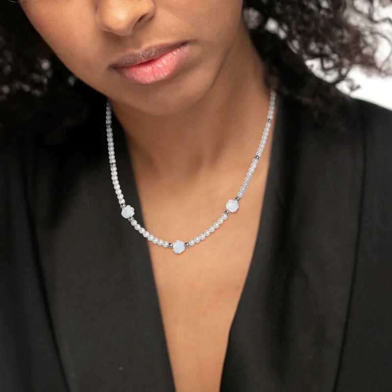 S.S. NECKLACE PEARL CHAIN WITH MOP ROSES SHAPE S.steel necklace with white round pearls 4/4,30 mm diameter, alternated  with pol