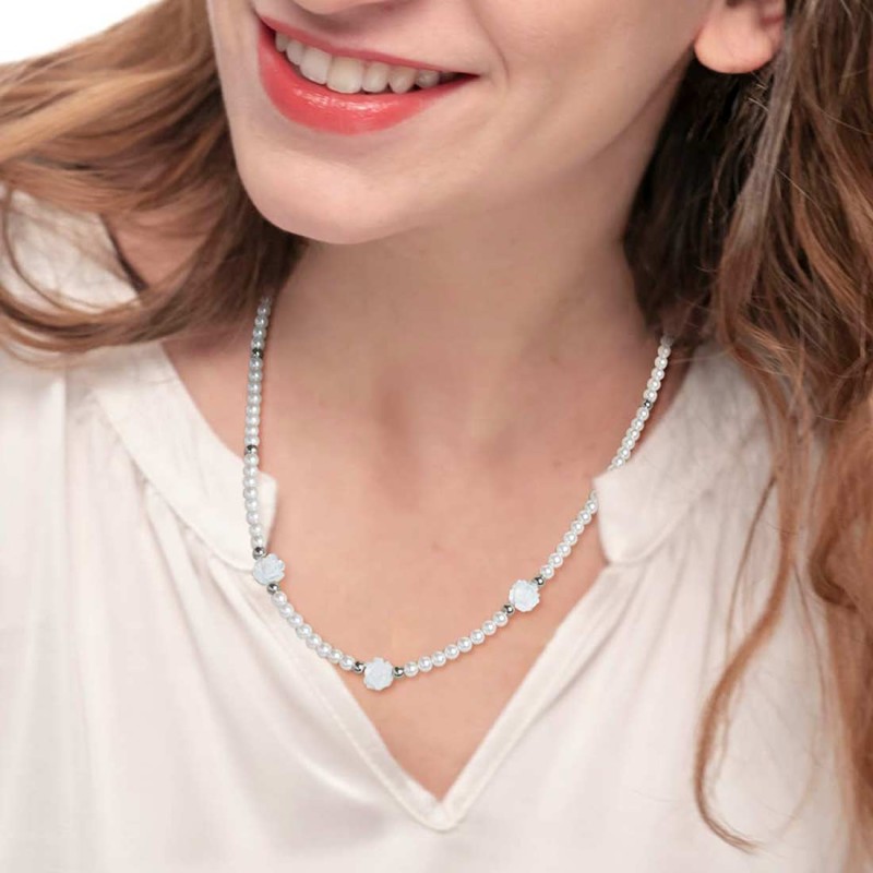 Collana perle con rosa in madreperla