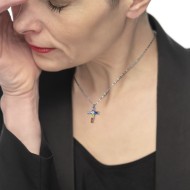Collana croce pendente con cristalli baguette