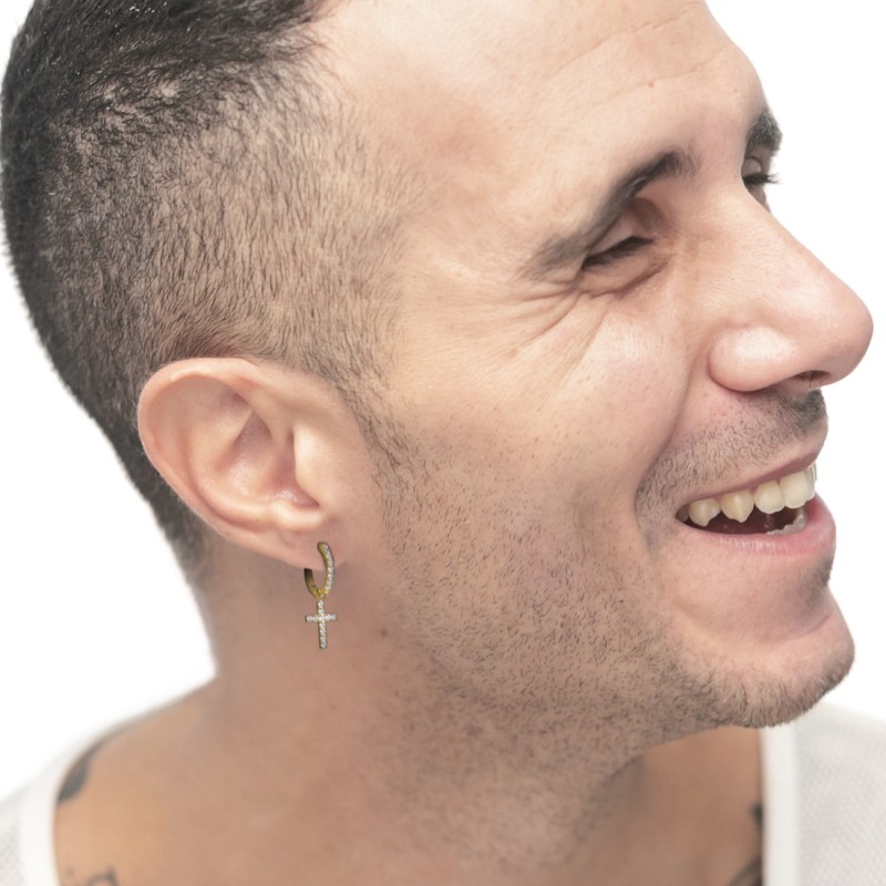 Orecchino a cerchio con zirconi con croce pendente con zirconi