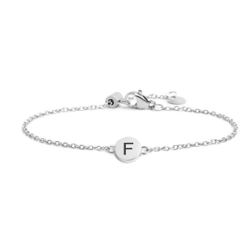 Bracciale con lettera smaltata
