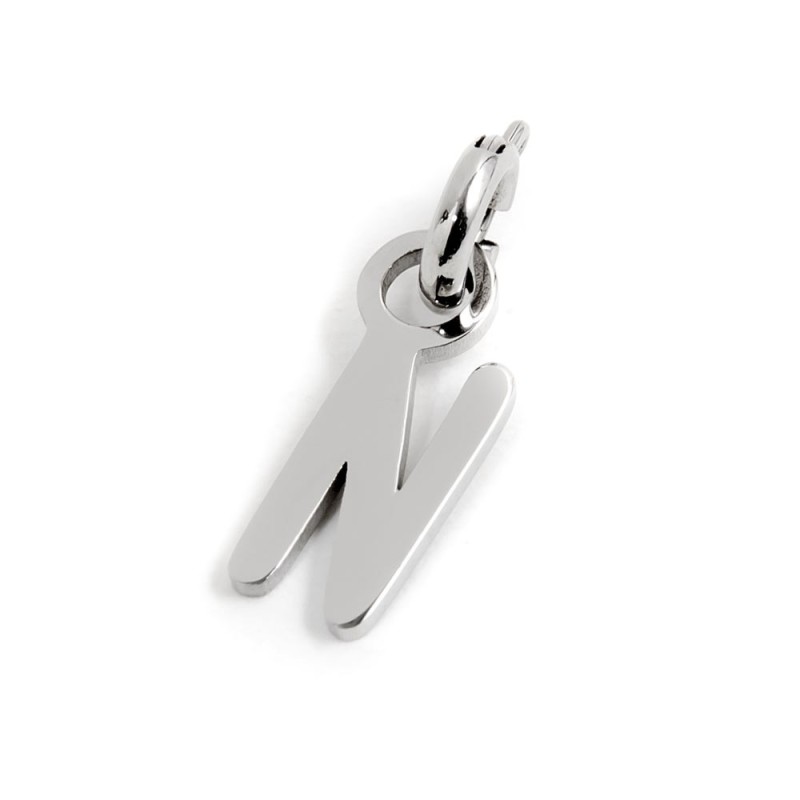 Cavigliere e charm lettera